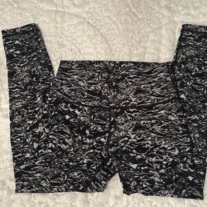 Lululemon Athletica Black and Gray Patterned Leggings